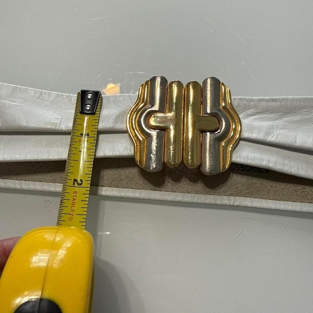 90s Vintage‎ White Leather Statement Belt | Gold Hardware XS